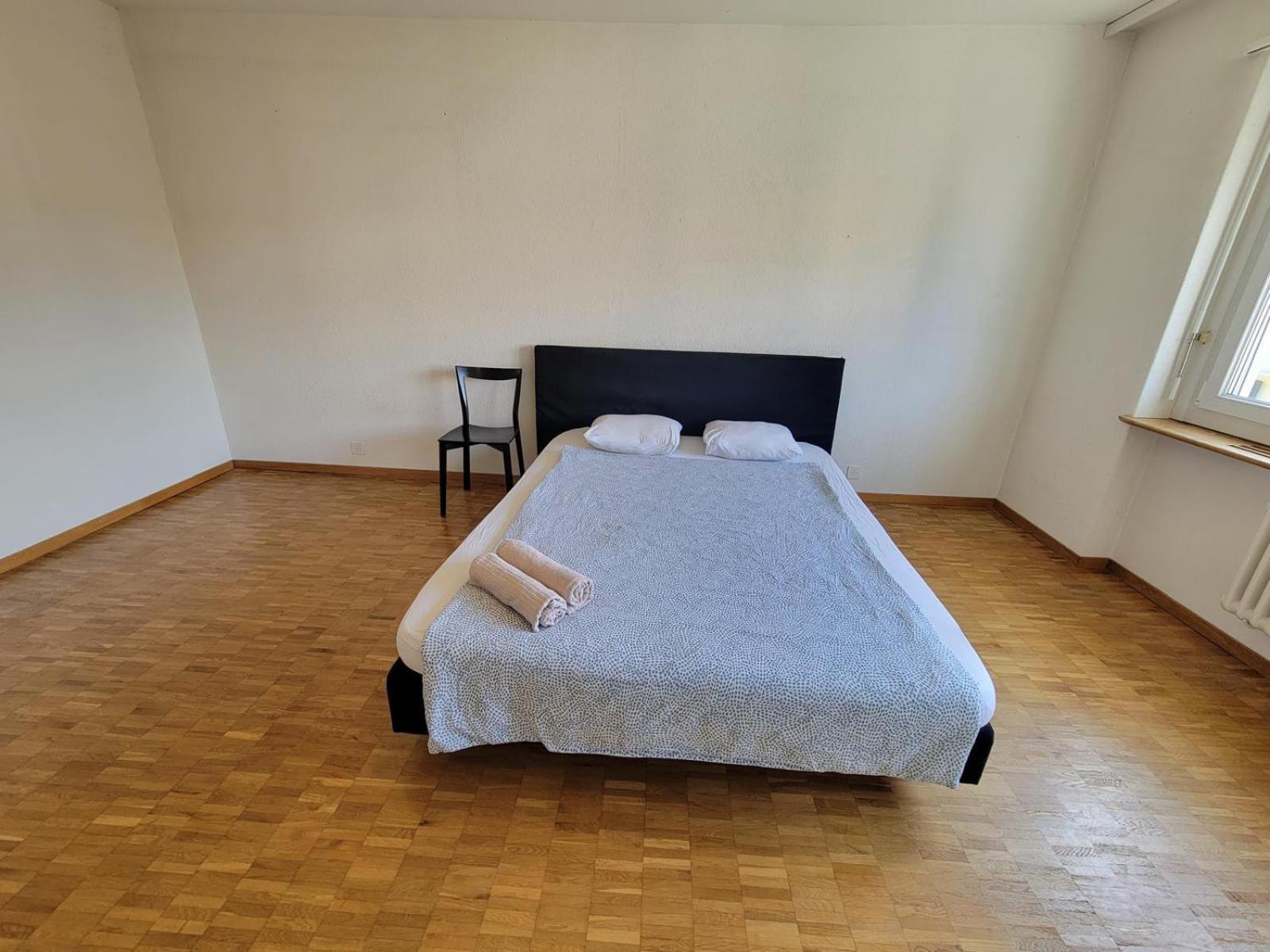 5 Bedroom Center With Balcony Dorf - Self Checkin Apartment Zurich