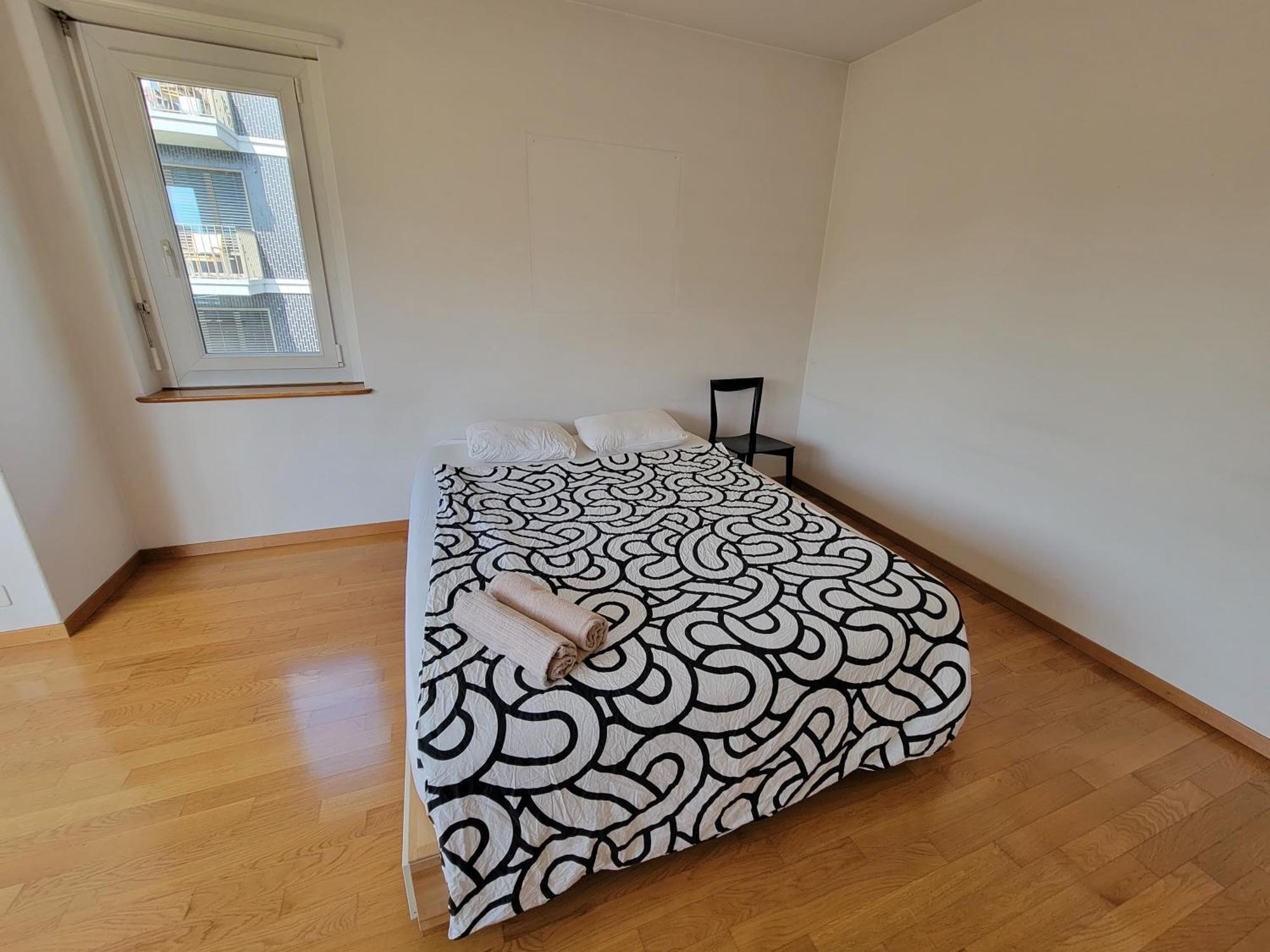 5 Bedroom Center With Balcony Dorf - Self Checkin Apartment Zurich
